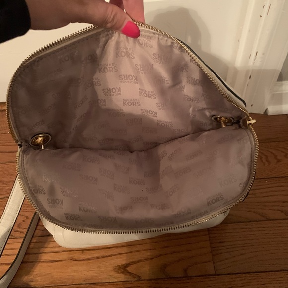 Michael Kors cream purse - Picture 4 of 4